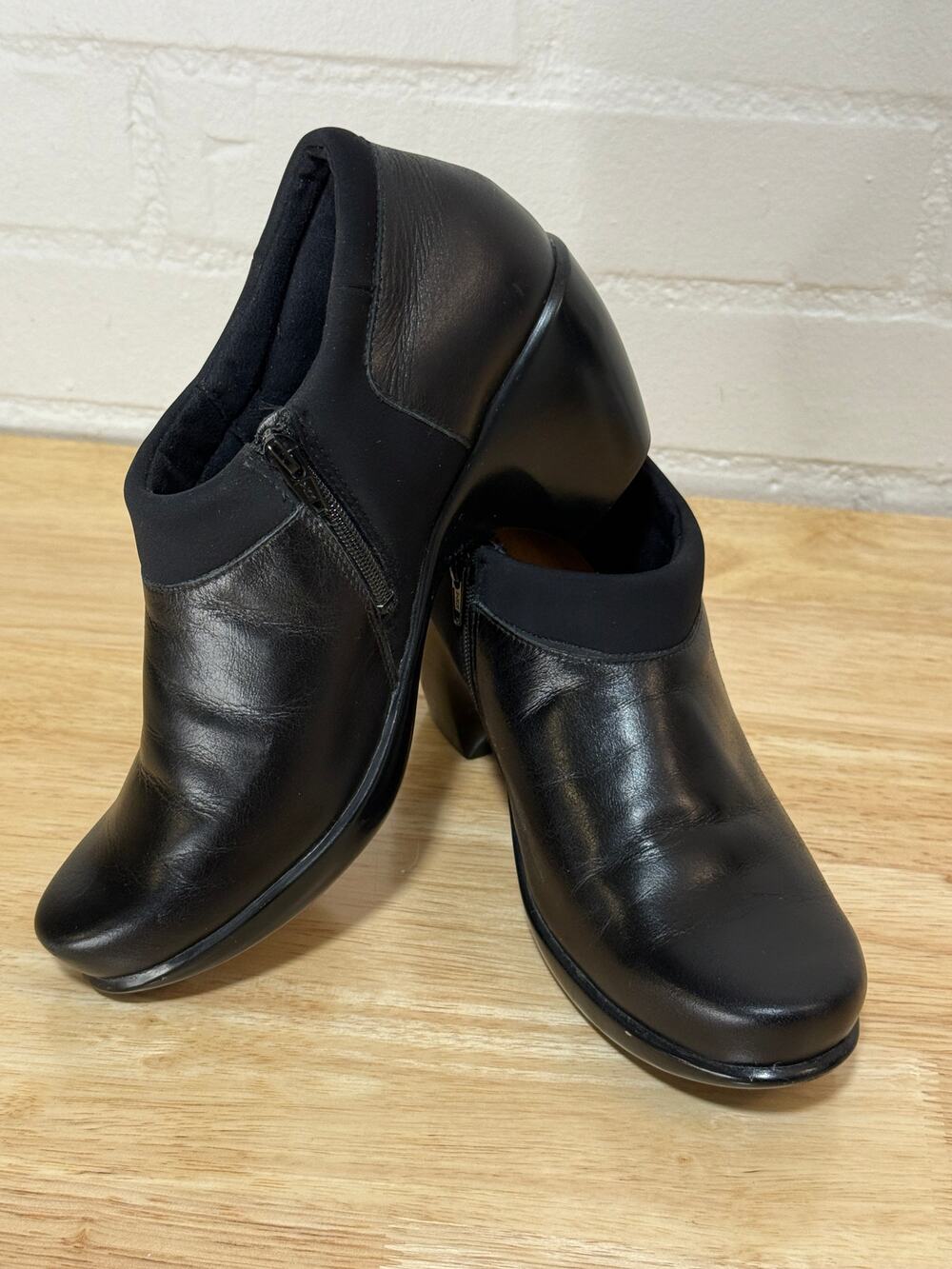 Naot Women’s Black Leather Ankle Shoes Booties Size 37 US 6 Side Zip Comfort